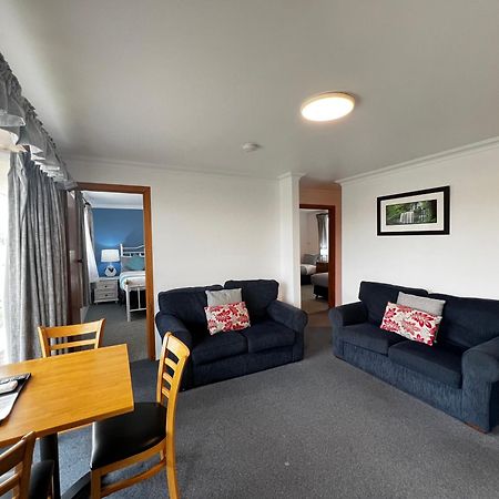 Regatta Point Tavern & Holiday Villas Strahan Bagian luar foto