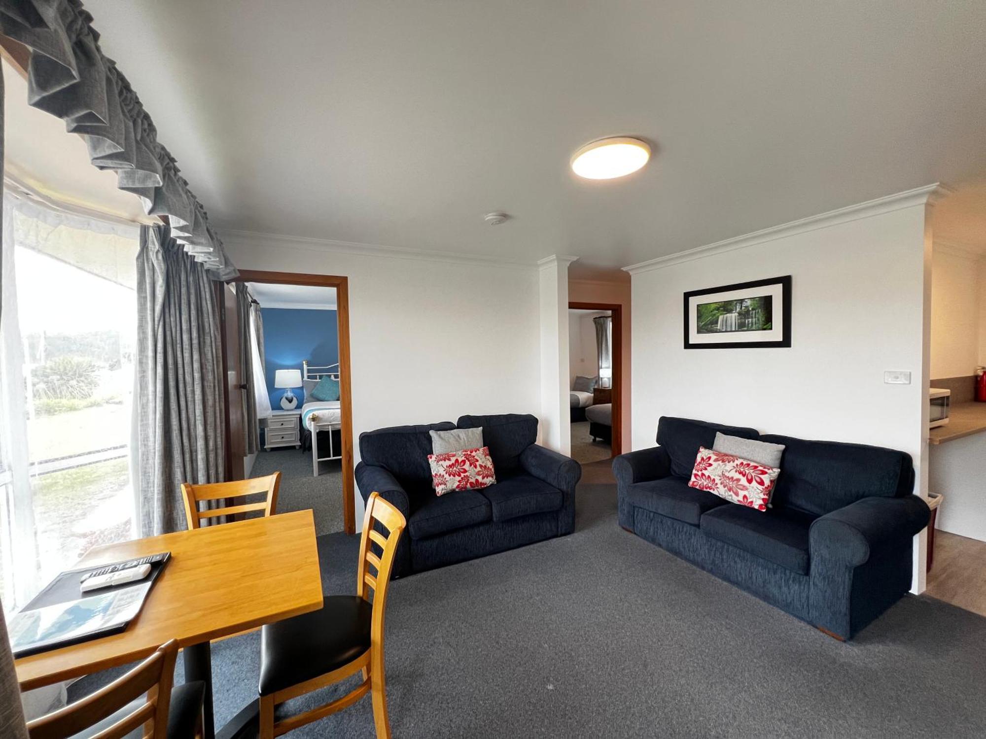 Regatta Point Tavern & Holiday Villas Strahan Bagian luar foto