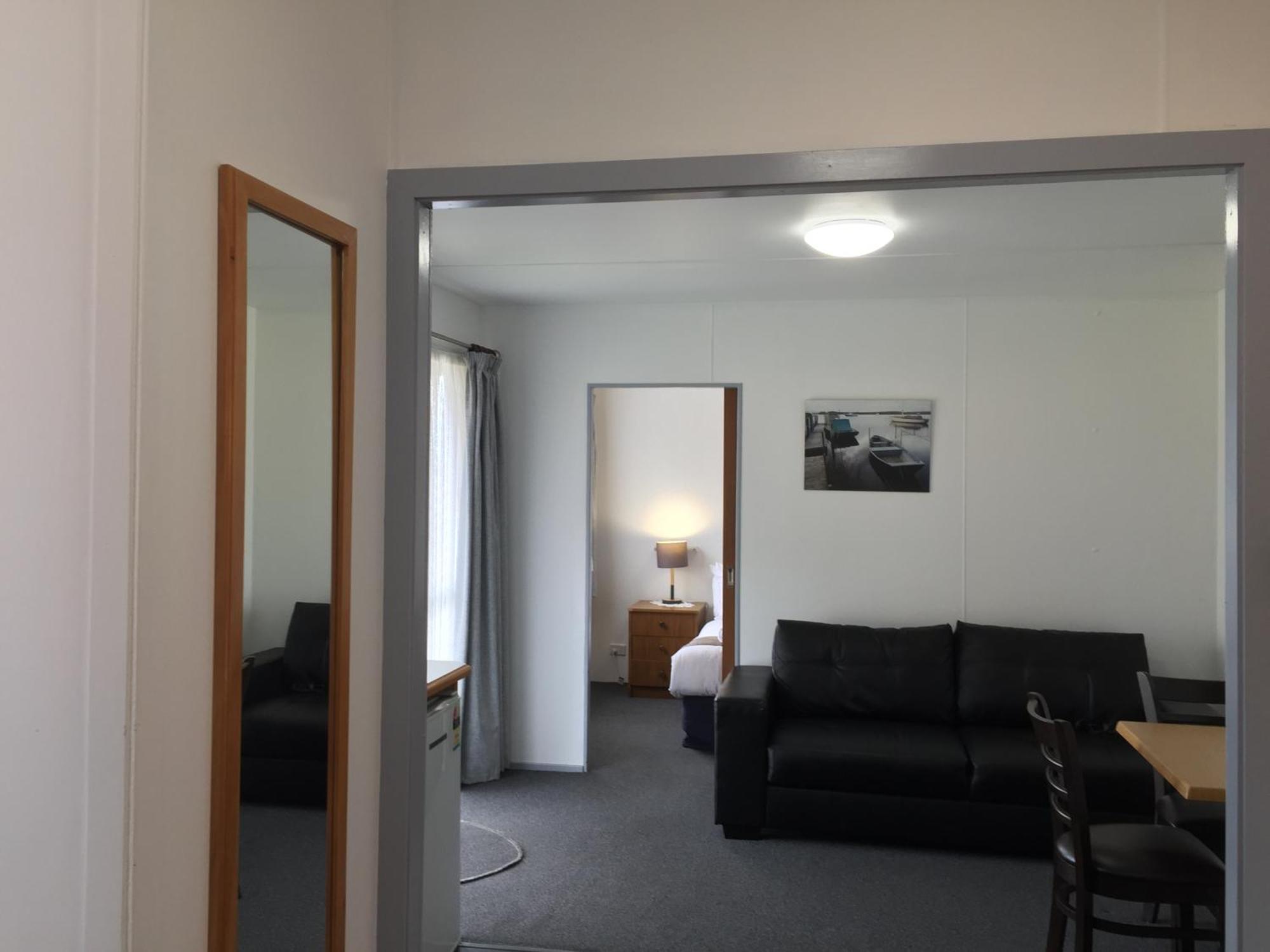 Regatta Point Tavern & Holiday Villas Strahan Bagian luar foto