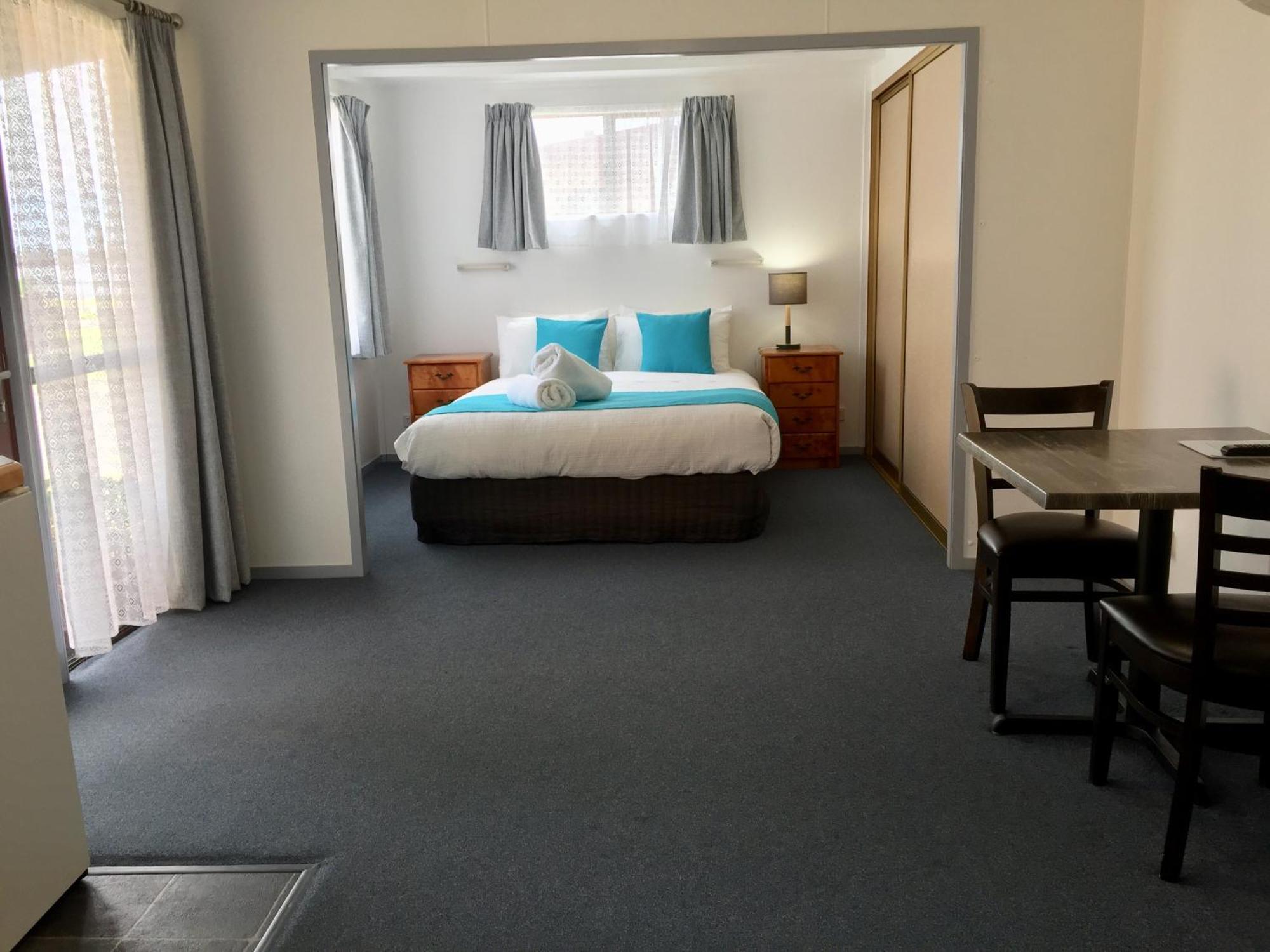 Regatta Point Tavern & Holiday Villas Strahan Bagian luar foto