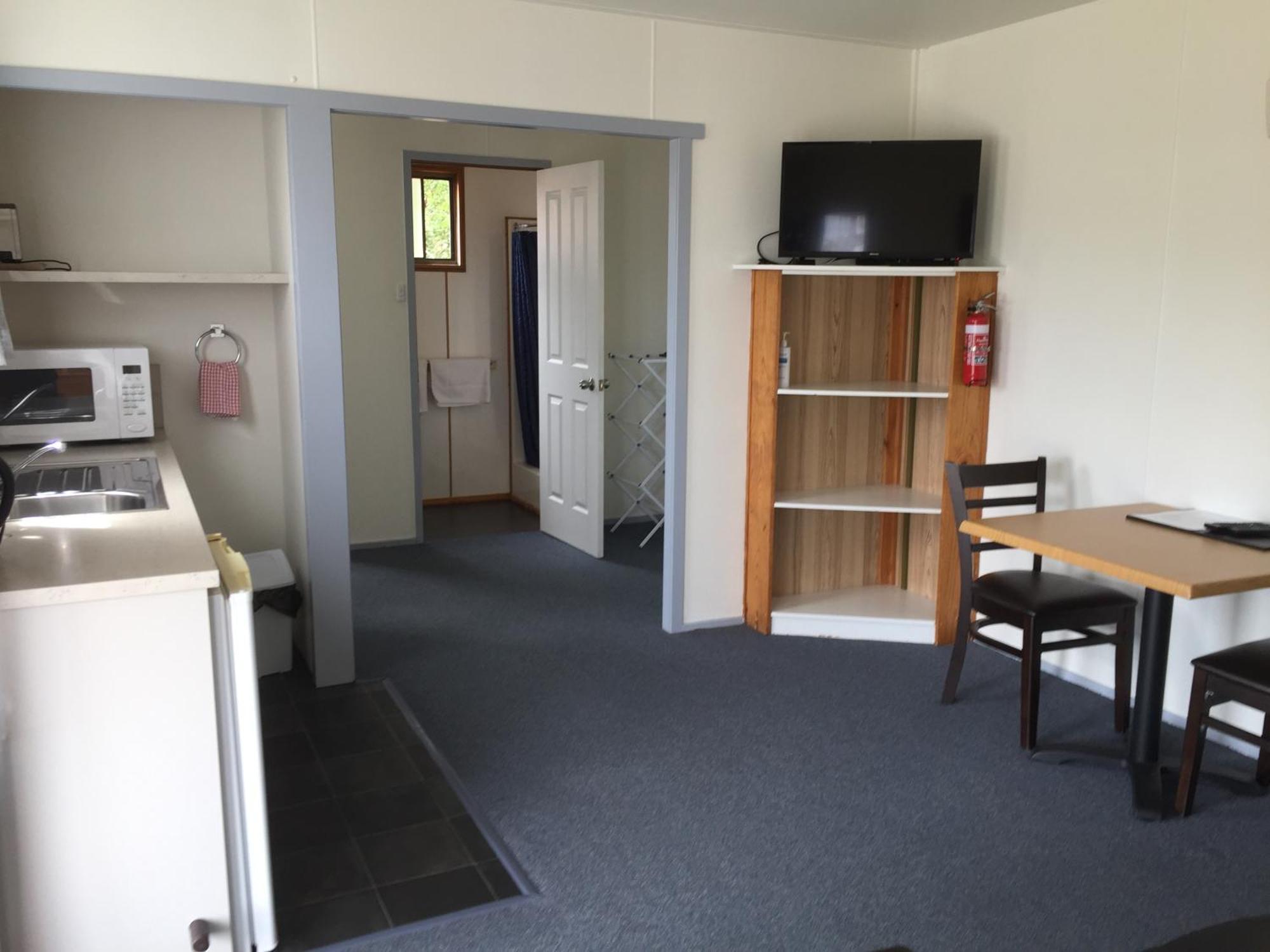 Regatta Point Tavern & Holiday Villas Strahan Bagian luar foto