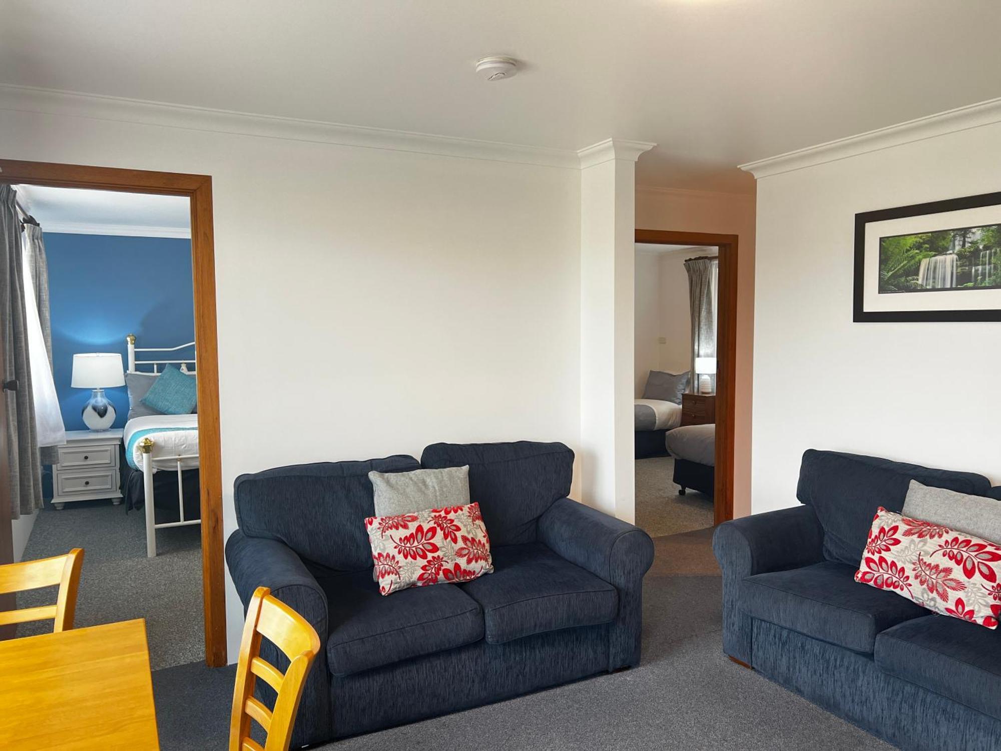 Regatta Point Tavern & Holiday Villas Strahan Bagian luar foto