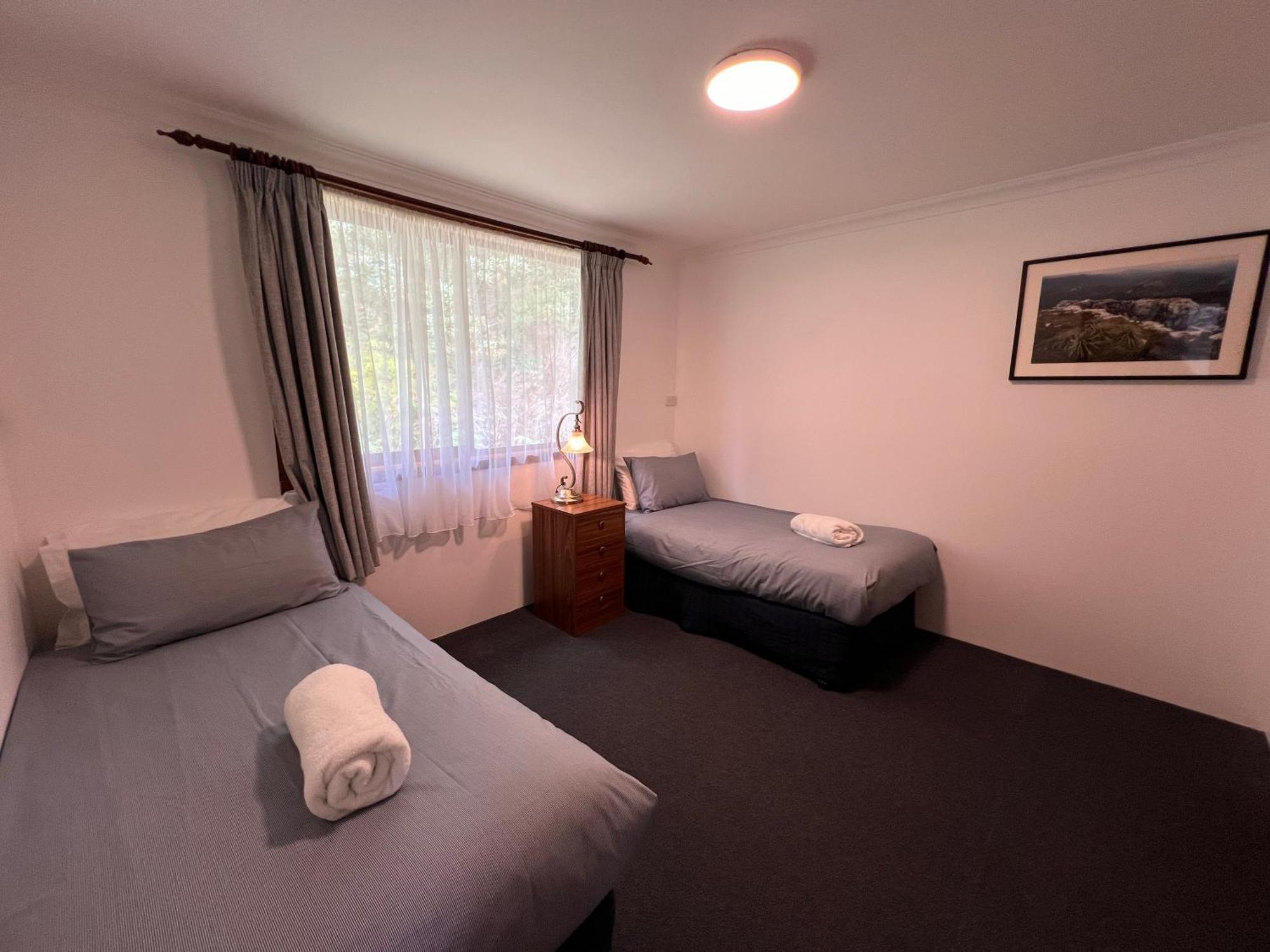 Regatta Point Tavern & Holiday Villas Strahan Bagian luar foto