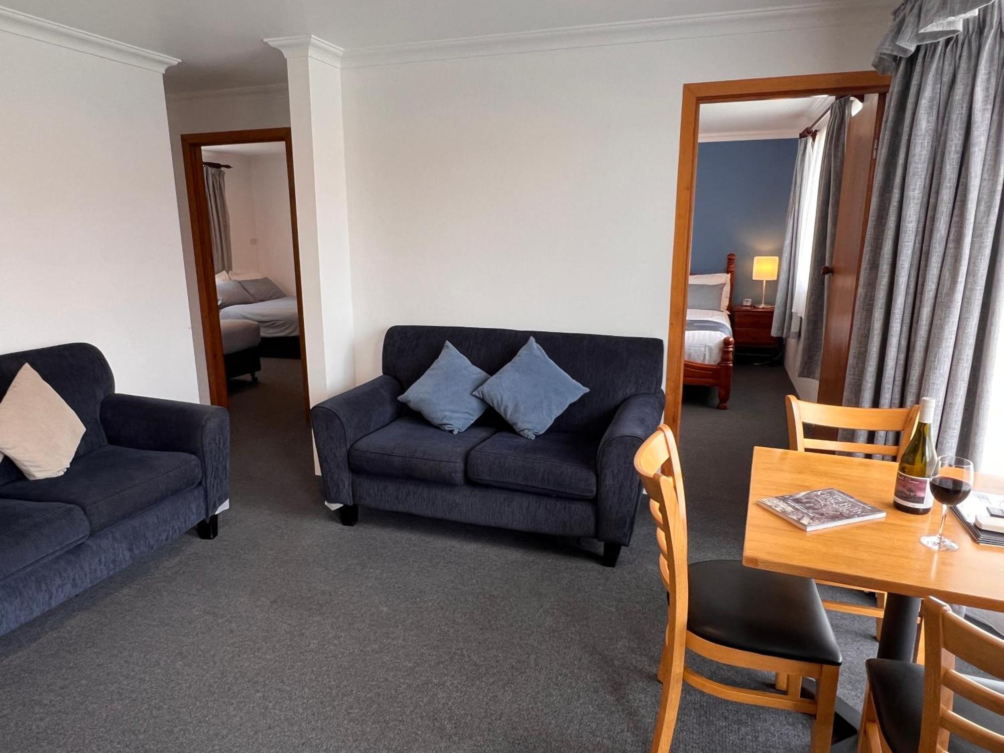 Regatta Point Tavern & Holiday Villas Strahan Bagian luar foto