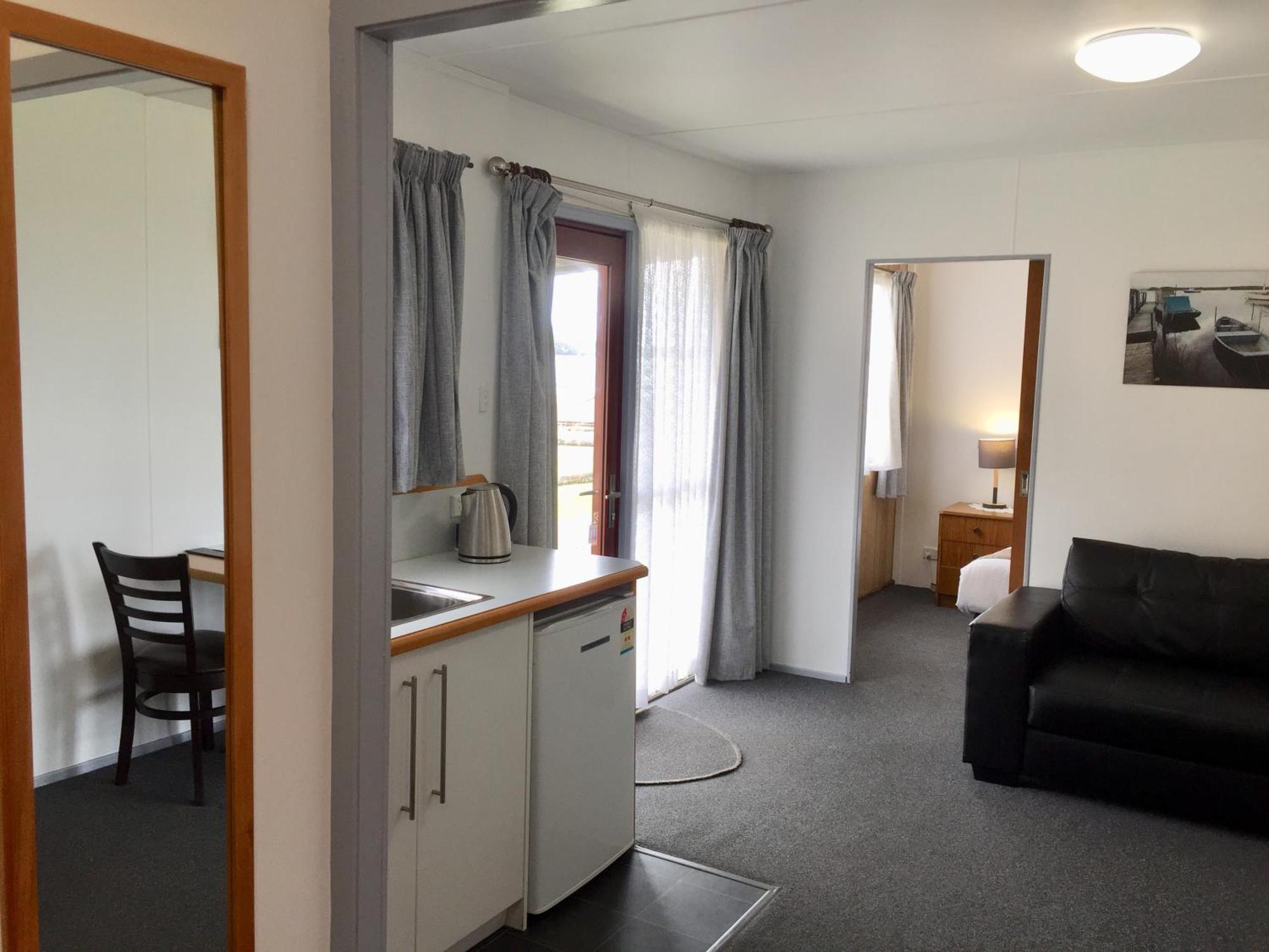Regatta Point Tavern & Holiday Villas Strahan Bagian luar foto