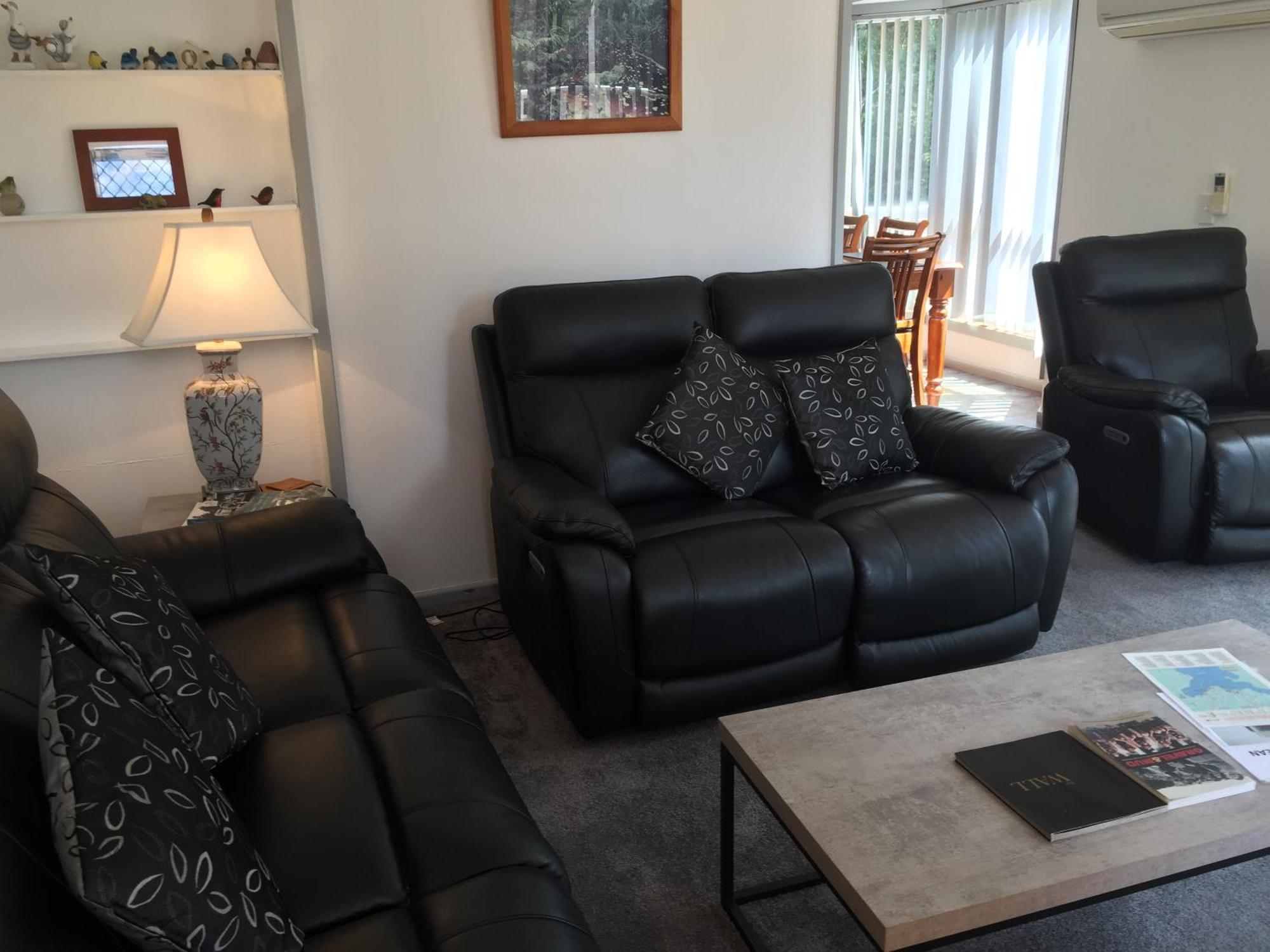 Regatta Point Tavern & Holiday Villas Strahan Bagian luar foto