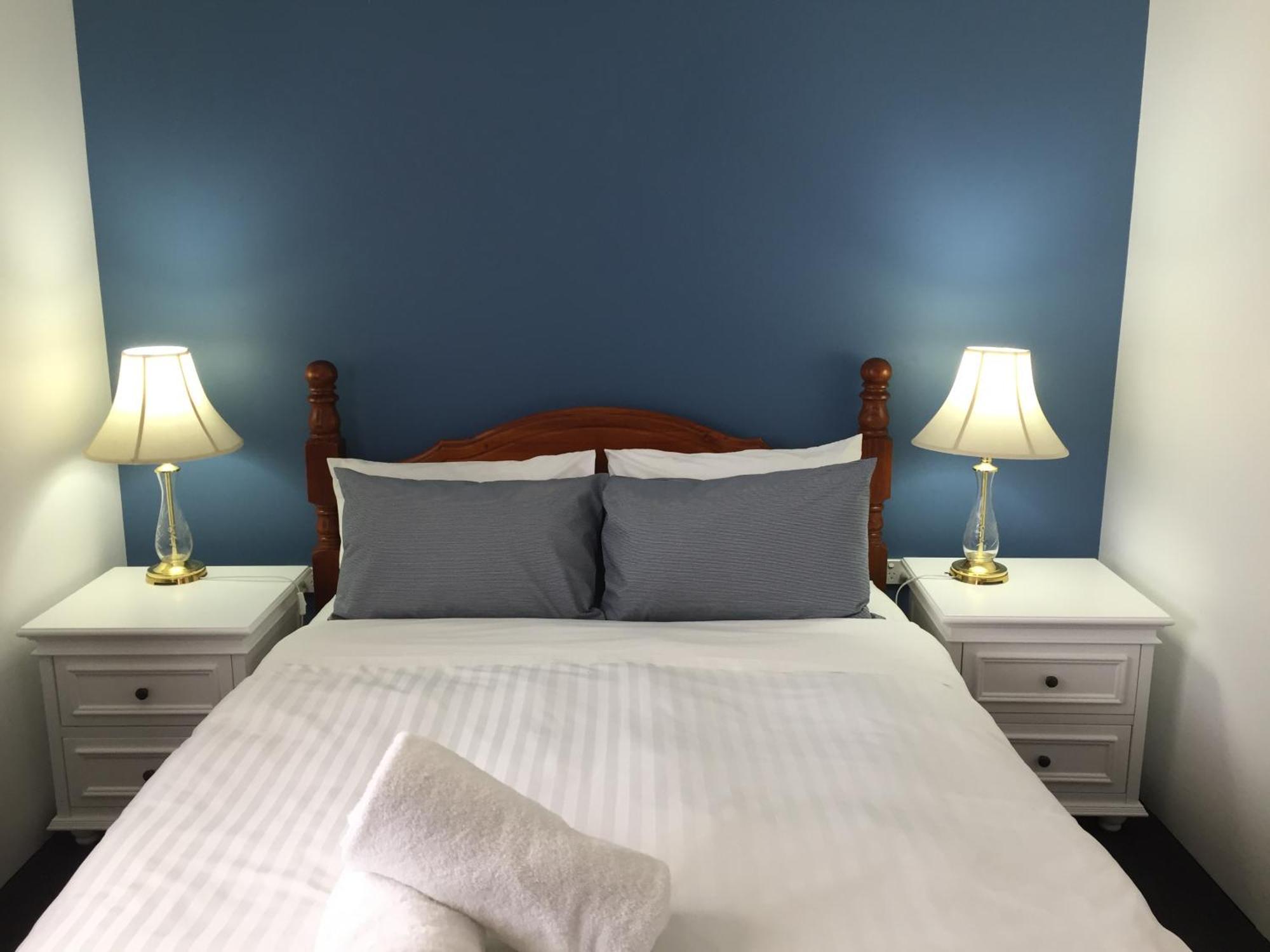 Regatta Point Tavern & Holiday Villas Strahan Bagian luar foto