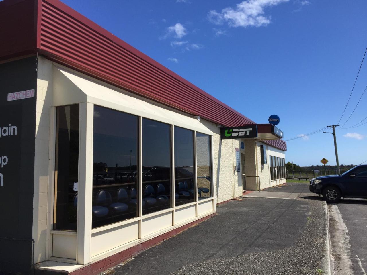 Regatta Point Tavern & Holiday Villas Strahan Bagian luar foto