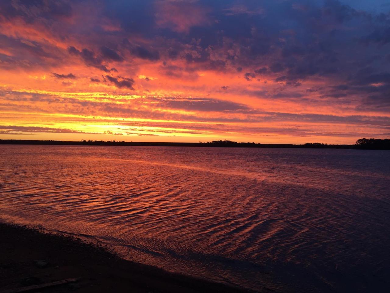 Regatta Point Tavern & Holiday Villas Strahan Bagian luar foto